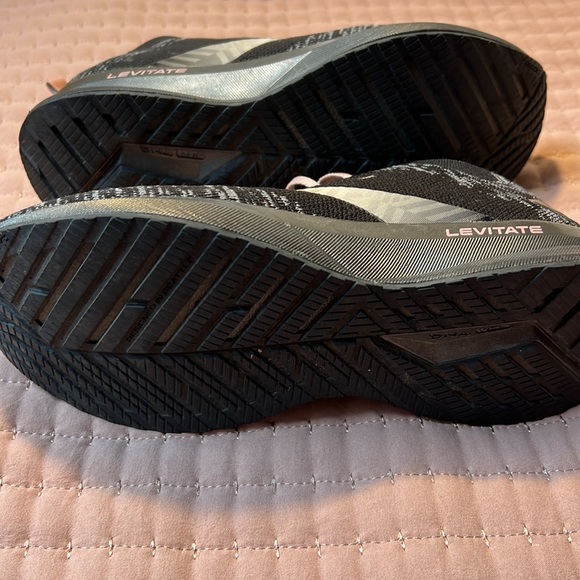 Brooks Levitate 4 Women’s 8 - Picture 2 of 4
